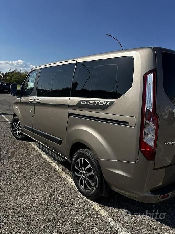 Begagnad Ford Tourneo 170 HK (125 kW) 2019 Brun Minibuss