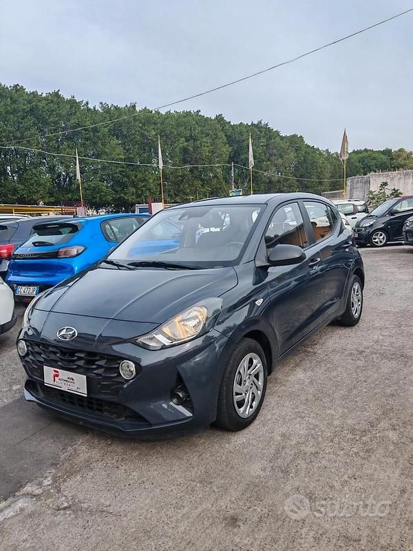 Grigio Usata 2022 Hyundai i10 Prime Due volumi | 11.500 € (Buon prezzo) - Immagine 1/4