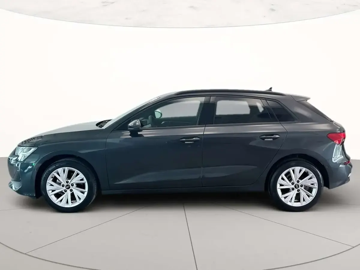 Usata Audi A3 Business 116 CV (85 kW) 2025 Grigio manhattan metallizzato Berlina