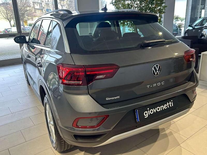 Usata VW T-Roc Life 116 CV (85 kW) 2025 Grigio SUV
