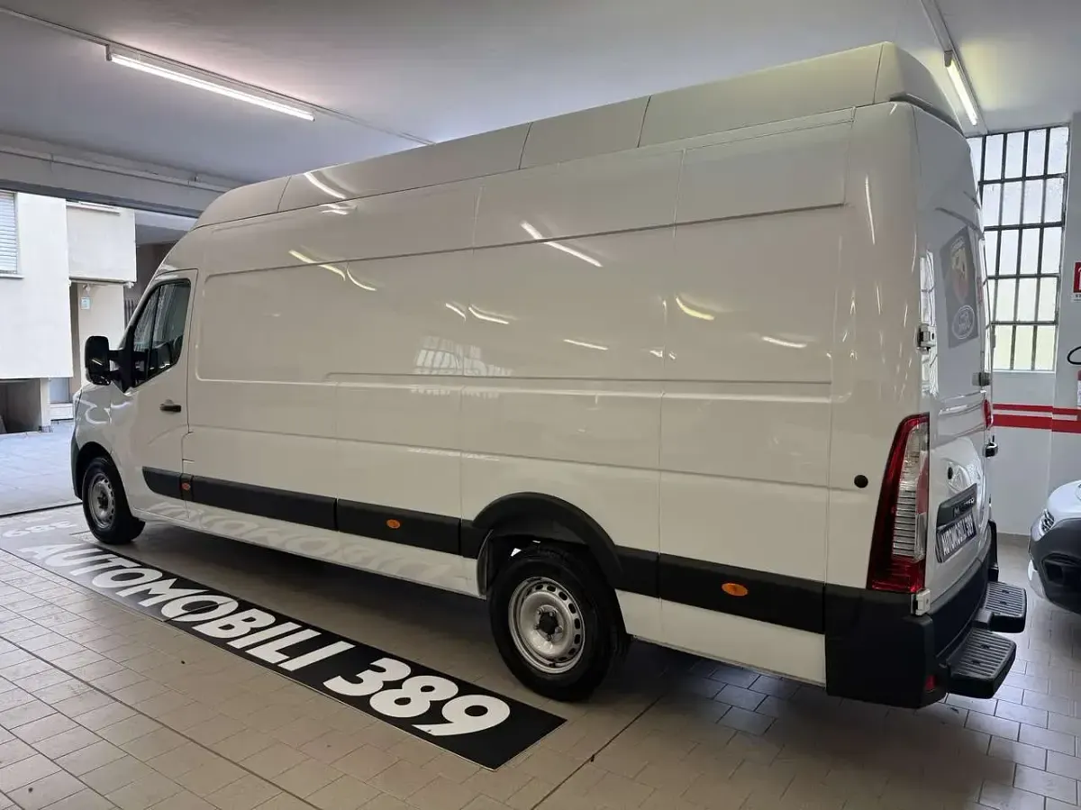 Occasion Renault Master 145 ch (106 kW) 2024 Blanc Monospace