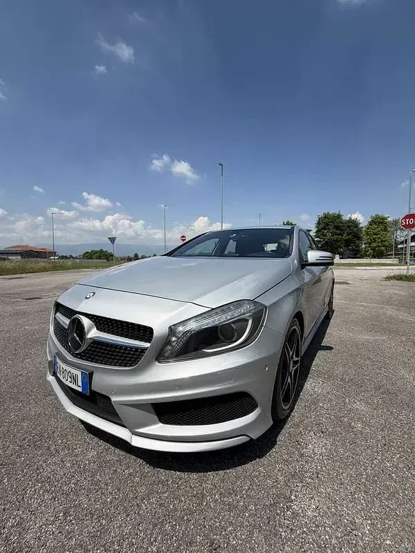 Usata Mercedes A200 Premium 136 CV (100 kW) 2012 Grigio Utilitaria