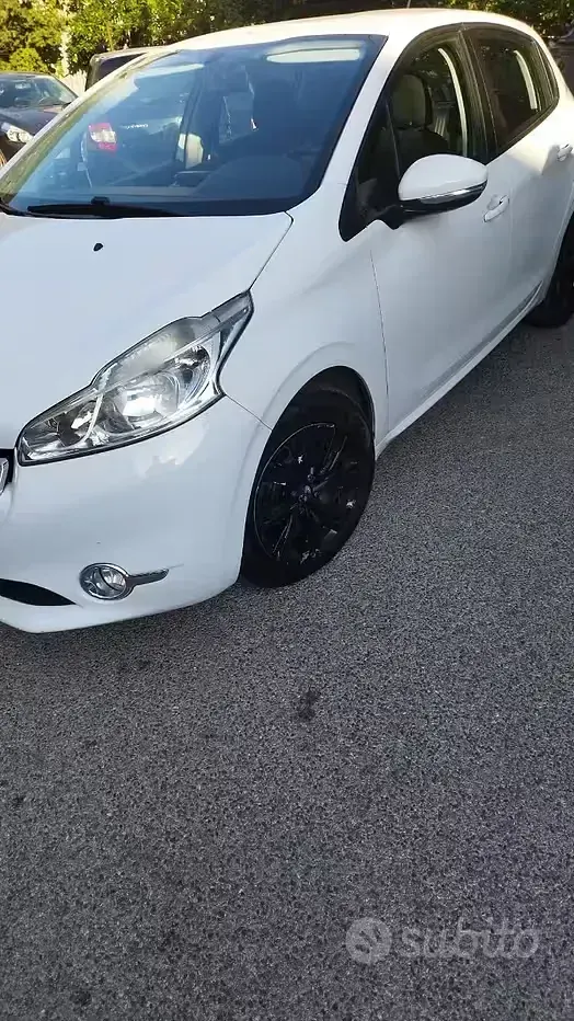 Usata Peugeot 208 95 CV (69 kW) 2014 Bianco Utilitaria