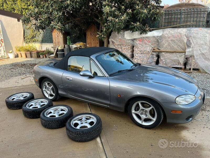 Grigio Usata 2002 Mazda MX5 Cabrio | 10.990 € (Ottimo prezzo) - Immagine 1/4
