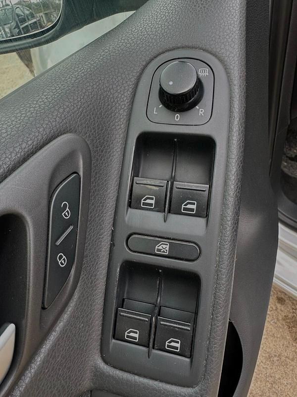 Usata VW Golf VI 105 CV (77 kW) 2010 Argento Utilitaria
