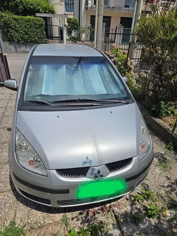 Usata Mitsubishi Colt Inform 95 CV (69 kW) 2006 Argento Berlina