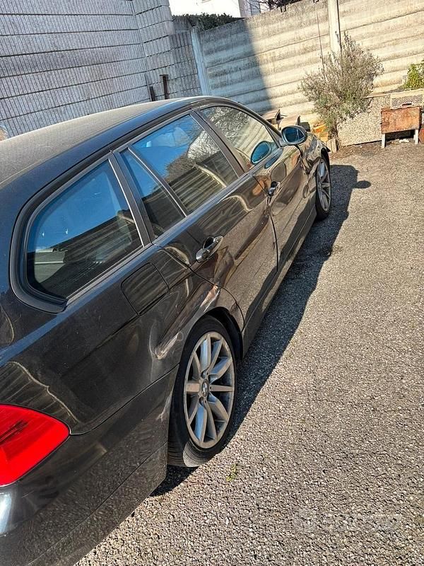 Usata BMW 320 177 CV (130 kW) 2008 Nero Station wagon