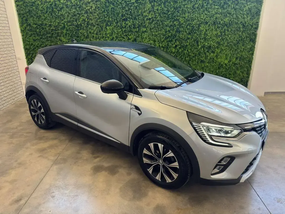 Usata Renault Captur Techno 101 CV (74 kW) 2024 Argento metallizzato SUV