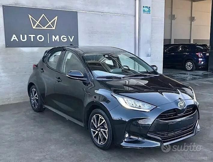 Usata Toyota Yaris Trend 72 CV (52 kW) 2022 Grigio Utilitaria