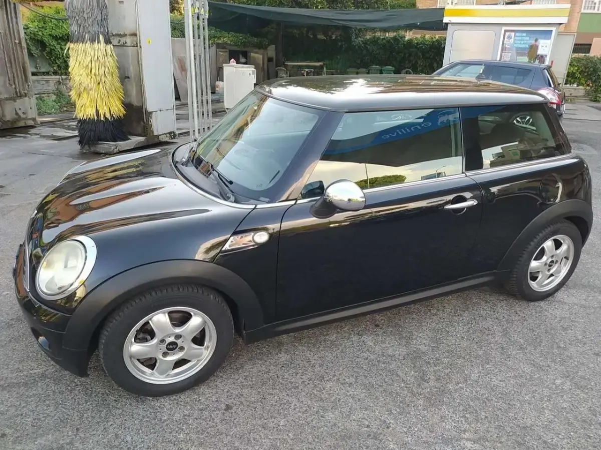 Usata Mini Cooper 75 CV (55 kW) 2010 Nero Utilitaria