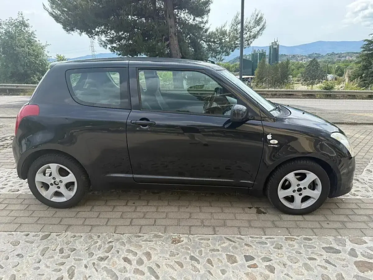Usata Suzuki Swift GL 69 CV (50 kW) 2006 Nero Utilitaria