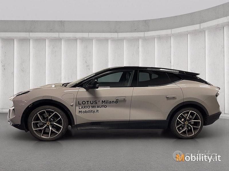 Usata Lotus Eletre 450 kW (612 CV) 2025 Grigio SUV