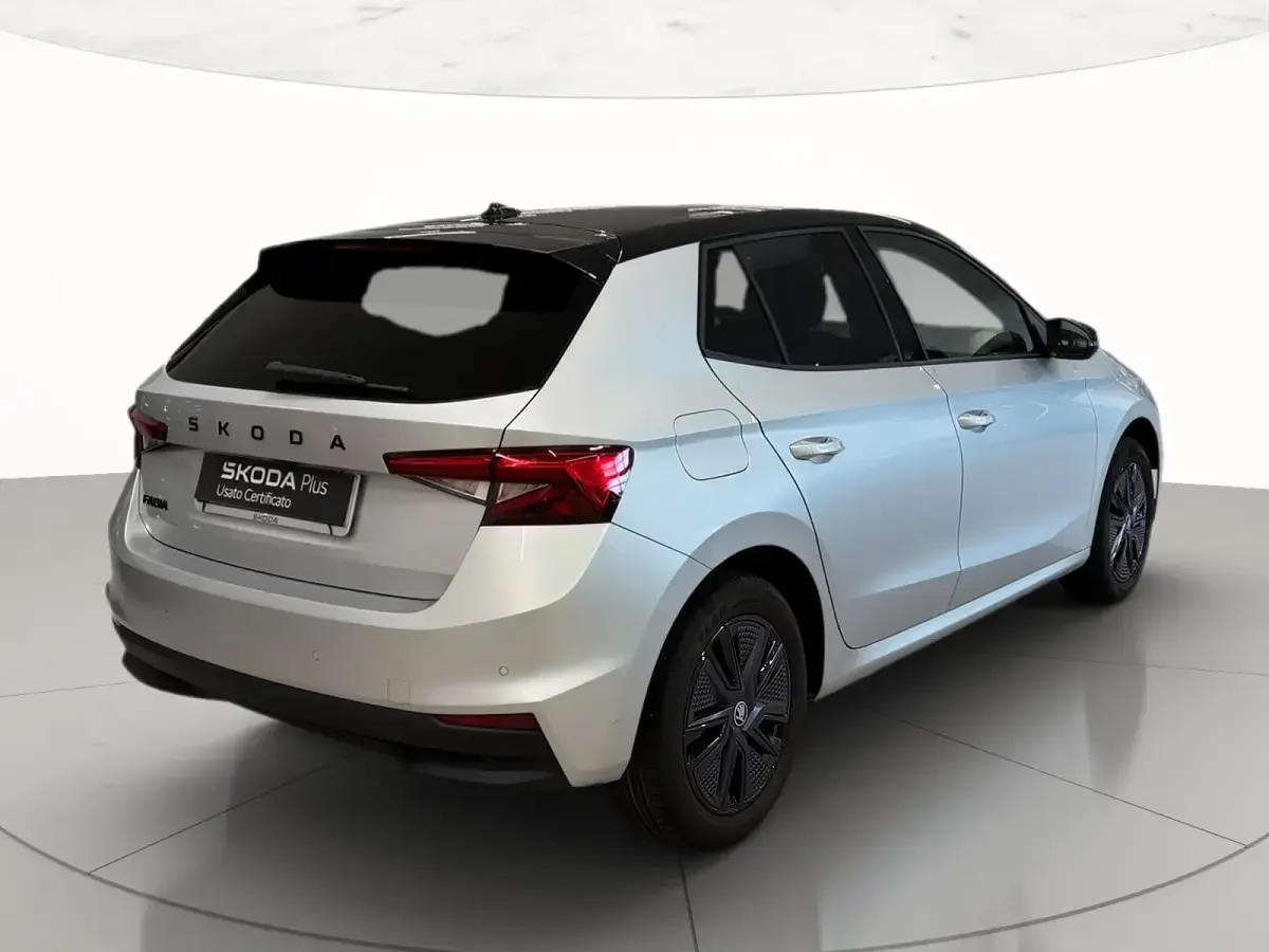 Usata Skoda Fabia 95 CV (69 kW) 2025 Argento brillante metallizzato nero tulipano perlato Utilitaria