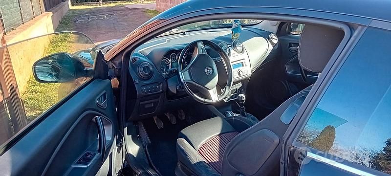 Second-hand Alfa Romeo MiTo 120 CP (88 kW) 2010 Negru Hatchback