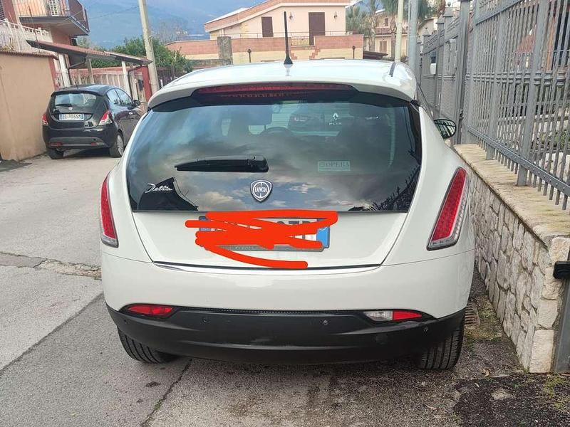 Usata Lancia Delta Gold 120 CV (88 kW) 2013 Bianco Utilitaria