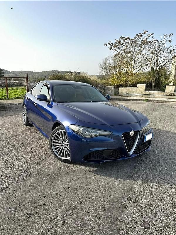 Usata Alfa Romeo Giulia 180 CV (132 kW) 2017 Blu Berlina