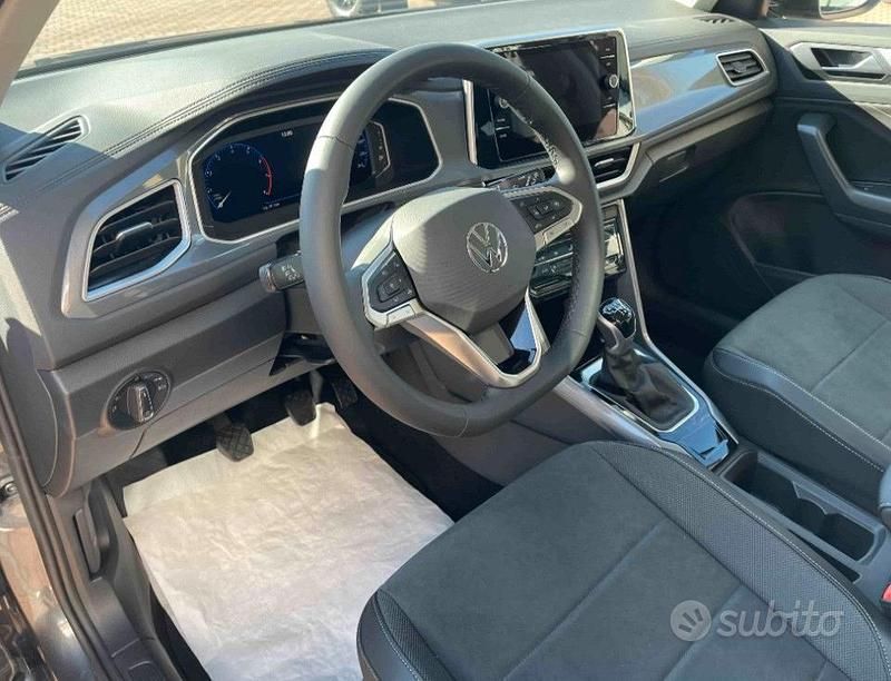 Usata VW T-Roc 115 CV (84 kW) 2024 Grigio SUV