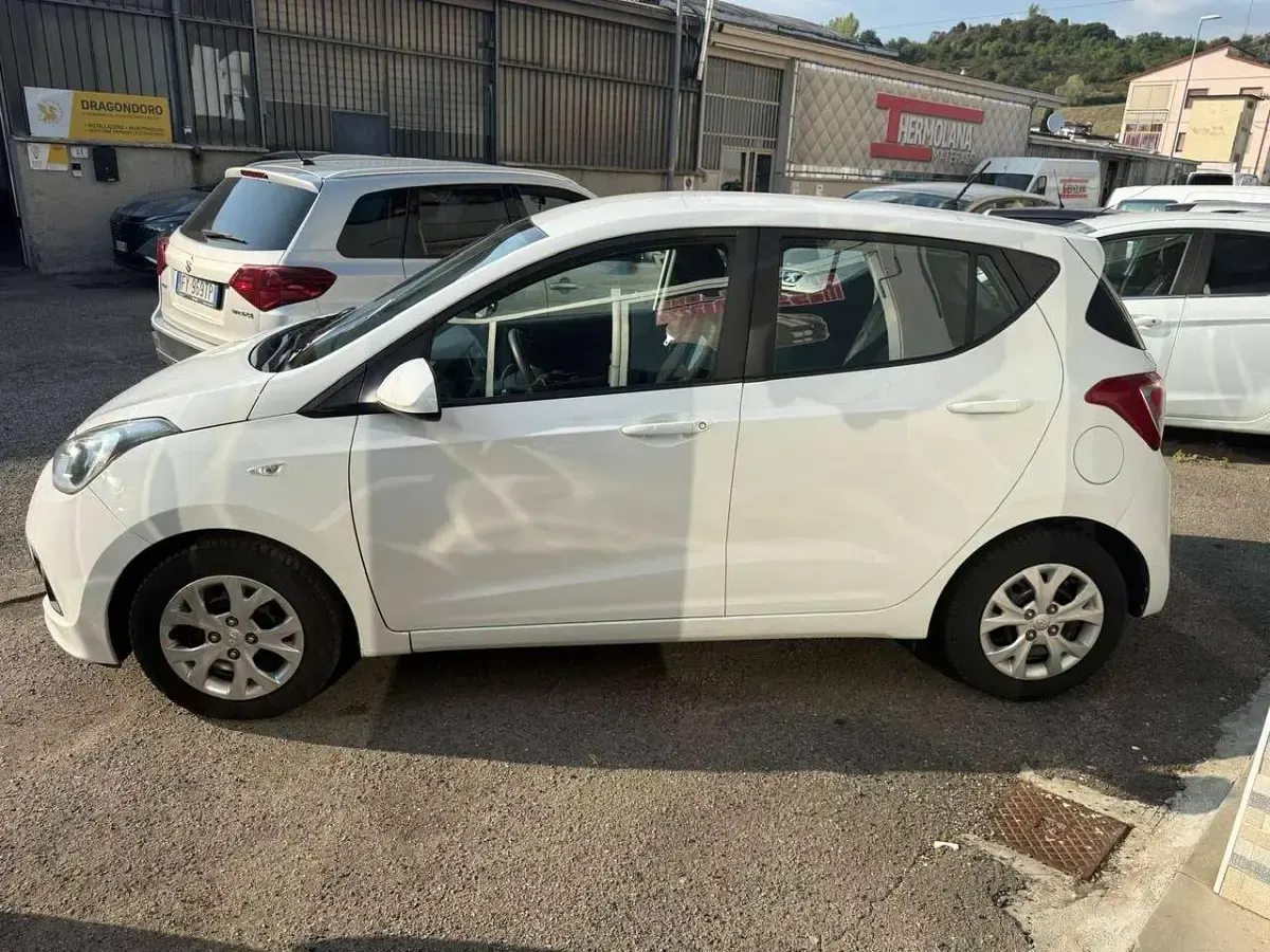 Usata Hyundai i10 Edition 67 CV (49 kW) 2016 Bianco Utilitaria