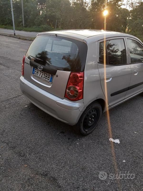 Usata Kia Picanto 62 CV (45 kW) 2011 Grigio Utilitaria