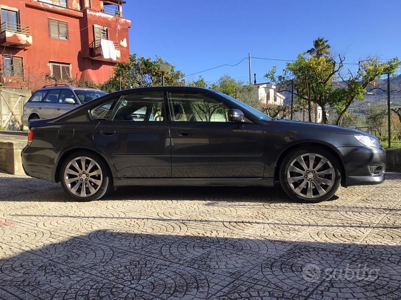 Usata Subaru Legacy 245 CV (180 kW) 2009 Nero Berlina