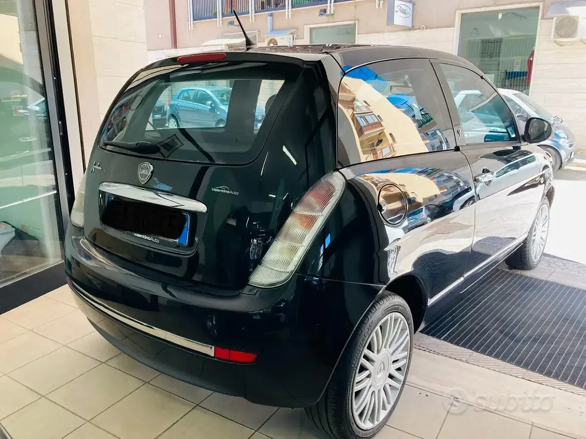 Usata Lancia Ypsilon 75 CV (55 kW) 2010 Nero Utilitaria