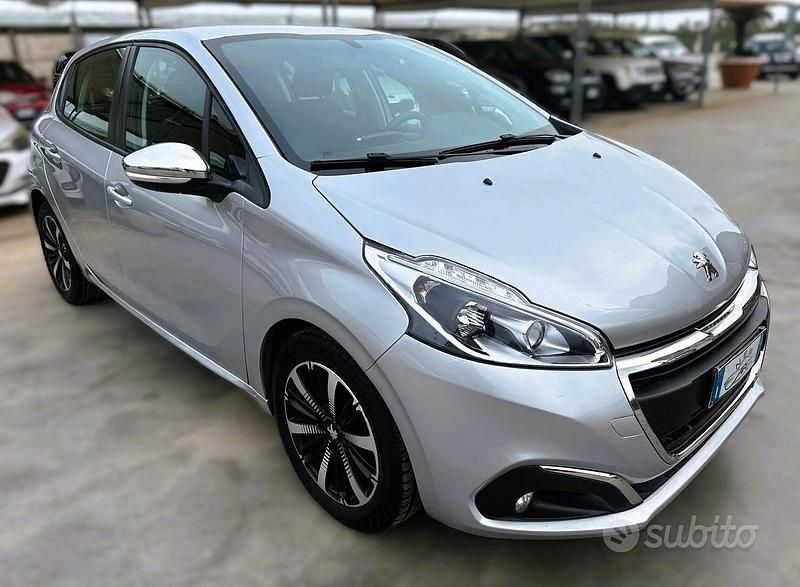 Gebraucht Peugeot 208 75 PS (55 kW) 2018 Grau Kleinwagen