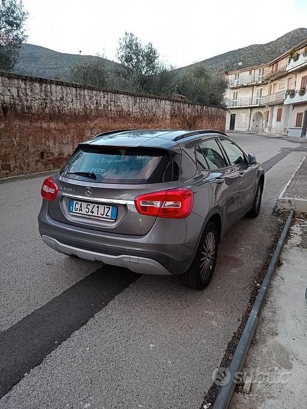 Usata Mercedes GLA180 Executive 109 CV (80 kW) 2017 Marrone SUV