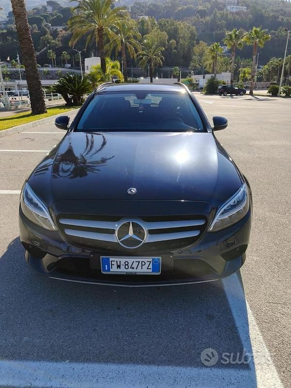 Usata Mercedes C220 Business 194 CV (142 kW) 2019 Blu/azzurro Station wagon