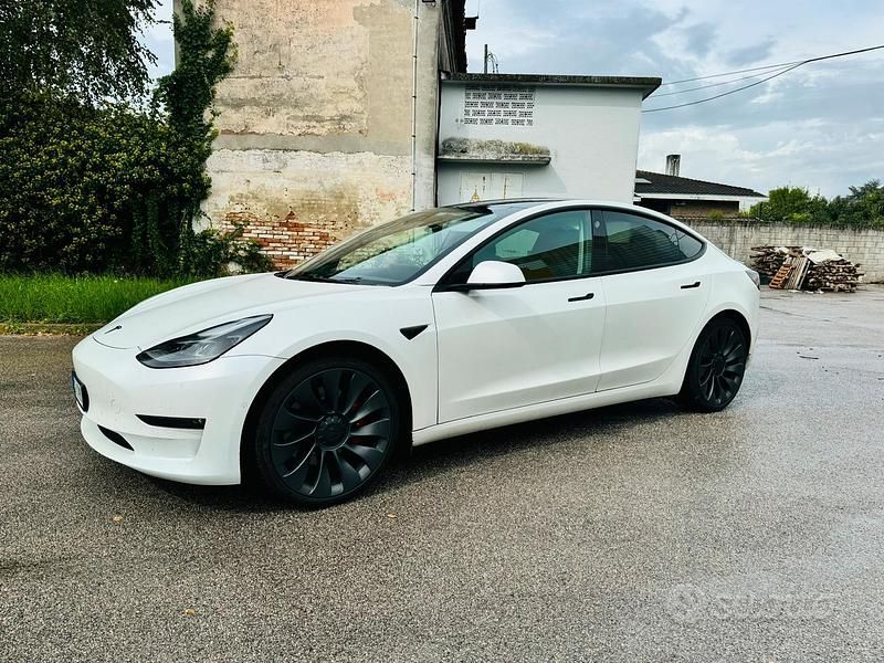 Bianco Usata 2021 Tesla Model 3 Performance Tre volumi | 37.500 € - Immagine 1/4