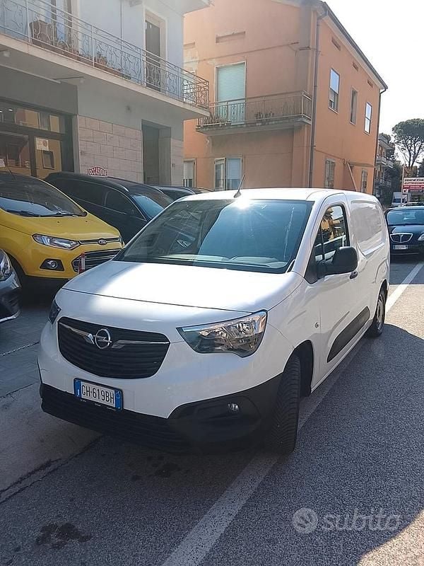 Usata Opel Combo Edition 102 CV (75 kW) 2021 Bianco Monovolume