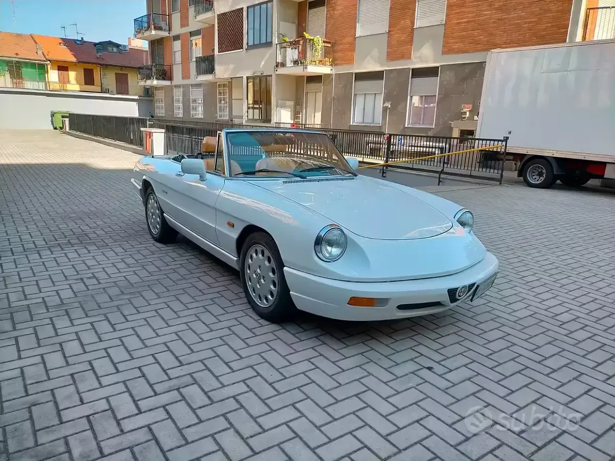 Usata Alfa Romeo Spider 122 CV (89 kW) 1990 Bianco Cabrio