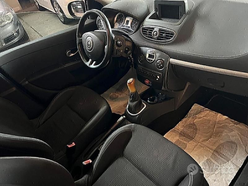 Usata Renault Clio II 85 CV (62 kW) 2010 Nero Berlina