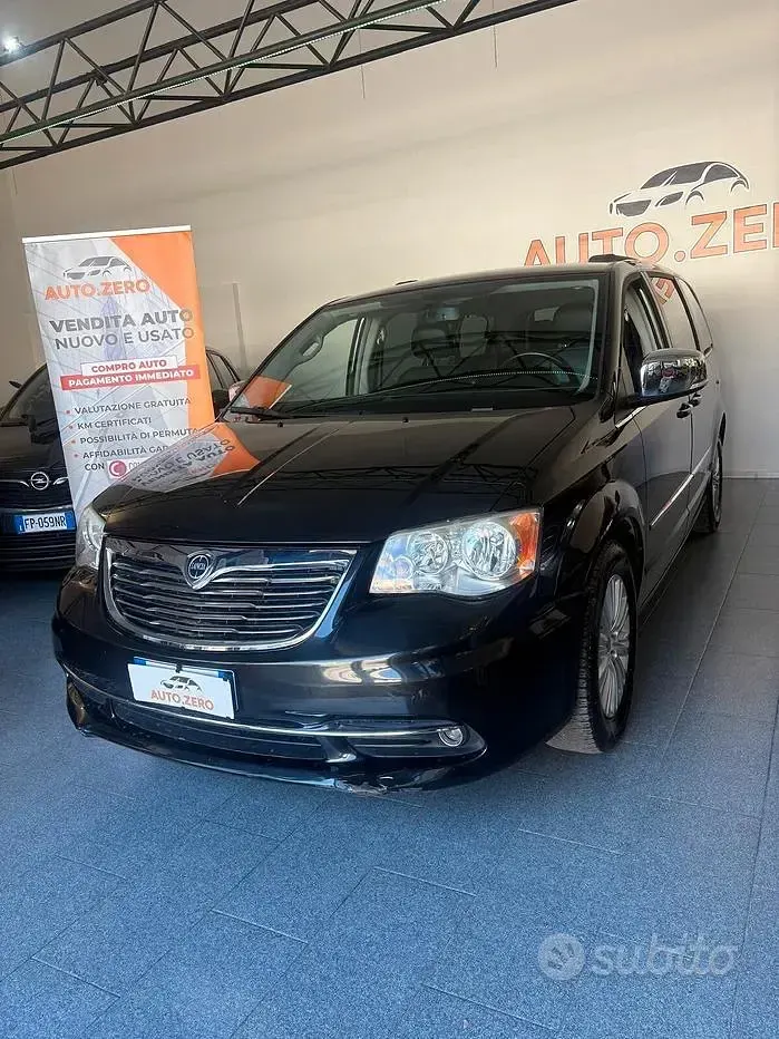 Usata Lancia Voyager Platinum 178 CV (130 kW) 2014 Nero Monovolume