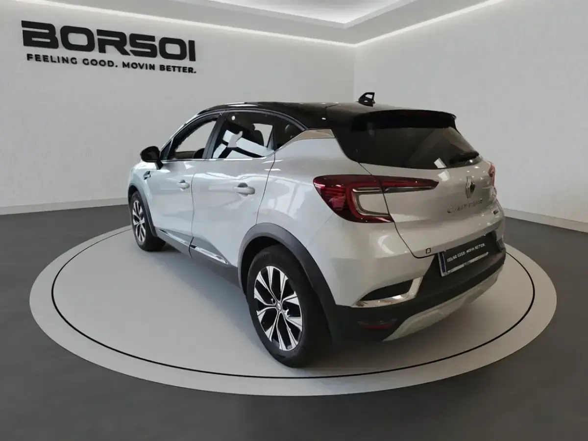 Usata Renault Captur Techno 94 CV (69 kW) 2023 Grigio chiaro tetto nero SUV