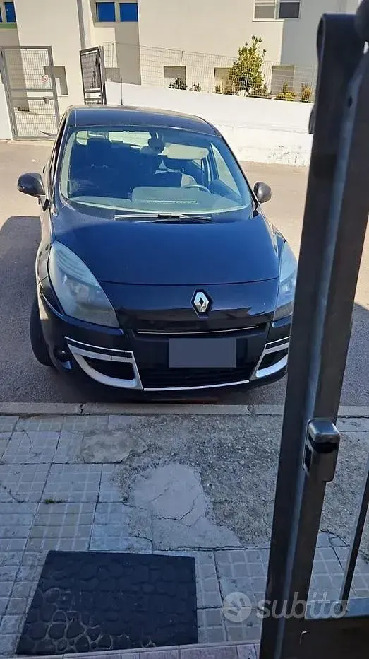 Usata Renault Scénic III 110 CV (80 kW) 2011 Nero Monovolume
