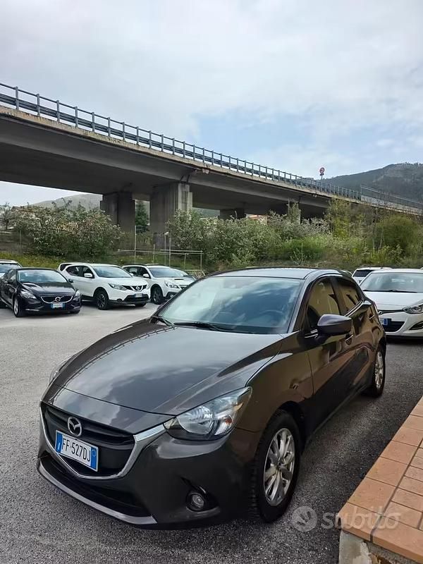 Usata Mazda 2 Evolve 105 CV (77 kW) 2016 Marrone Berlina