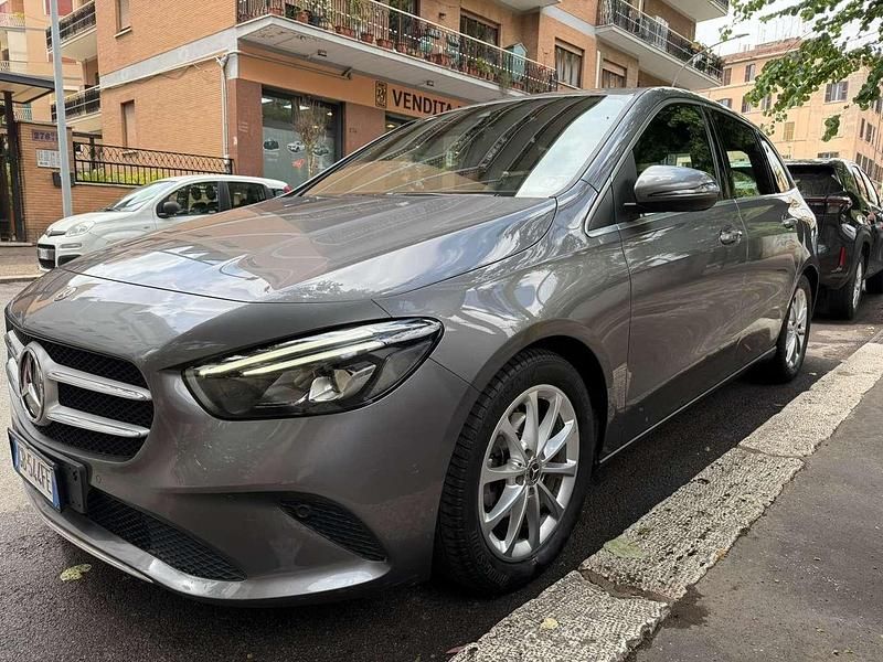 Usata Mercedes B180 116 CV (85 kW) 2019 Grigio Monovolume