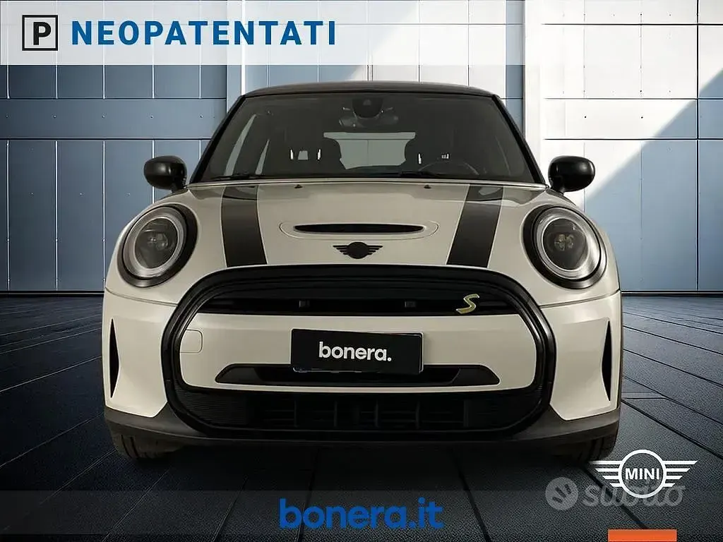 Usata Mini Cooper SE Classic 135 kW (184 CV) 2023 Bianco Utilitaria