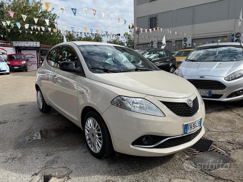 Usata Lancia Ypsilon 69 CV (50 kW) 2017 Beige Utilitaria