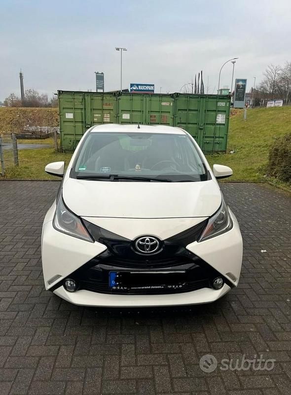 Usata Toyota Aygo X-play 2017 Bianco Utilitaria