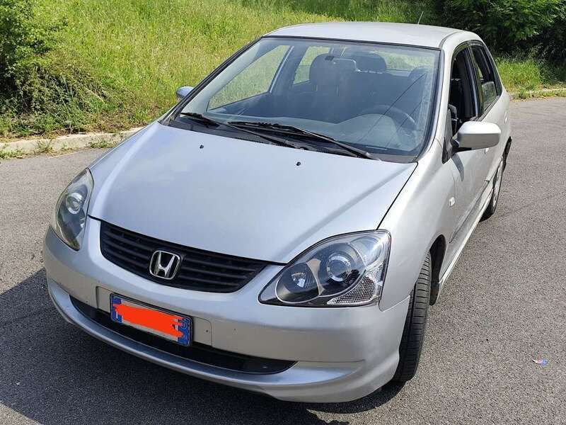 Usata 2004 Honda Civic ES Tre volumi | 2700 € (Super prezzo) - Immagine 1/4