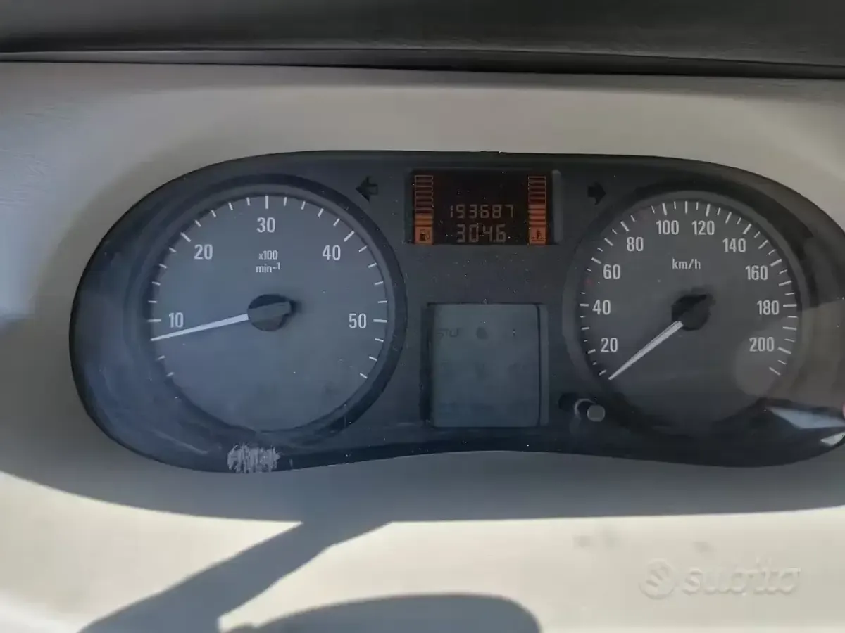 Usata Opel Vivaro 120 CV (88 kW) 2007 Grigio Monovolume