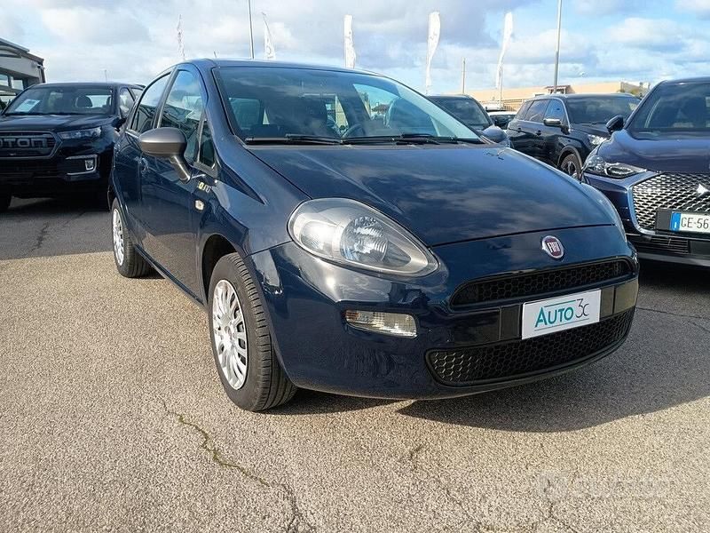 Usata Fiat Punto Young 77 CV (56 kW) 2014 Blu Berlina