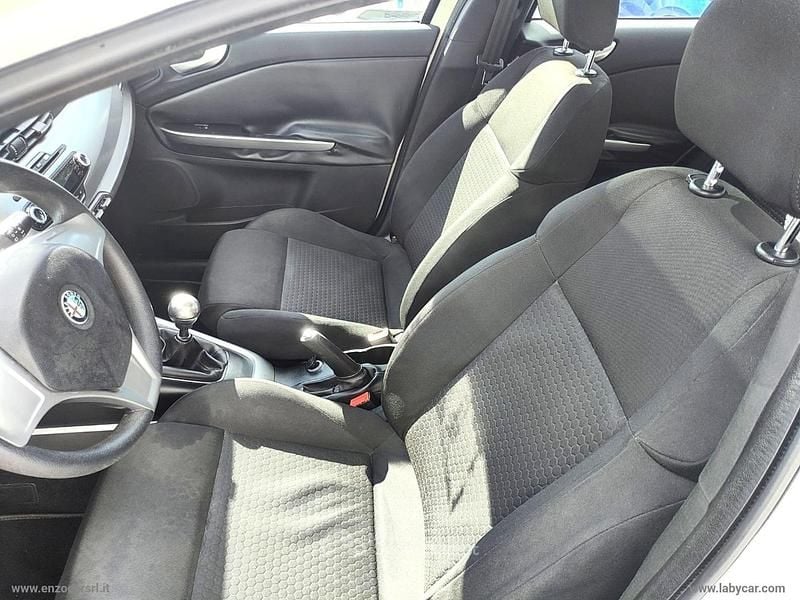 Usata Alfa Romeo Giulietta Distinctive 105 CV (77 kW) 2011 Bianco Utilitaria