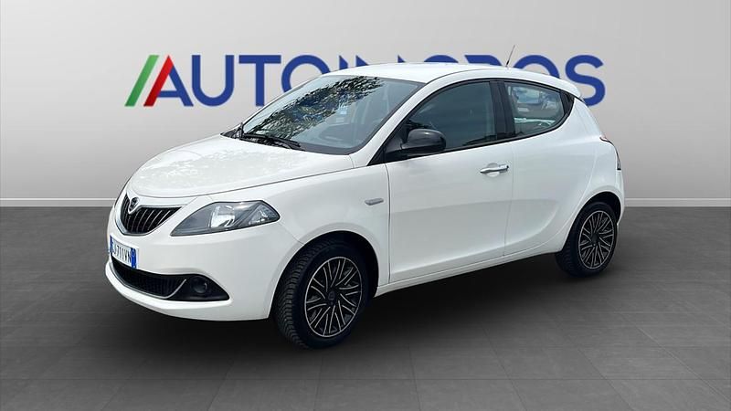 Usata Lancia Ypsilon Silver 69 CV (50 kW) 2022 Bianco Utilitaria