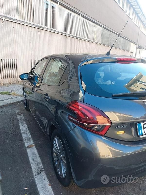Usata Peugeot 208 Active 75 CV (55 kW) 2016 Grigio Utilitaria