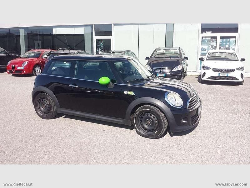 Usata Mini Cooper 75 CV (55 kW) 2010 Nero Utilitaria