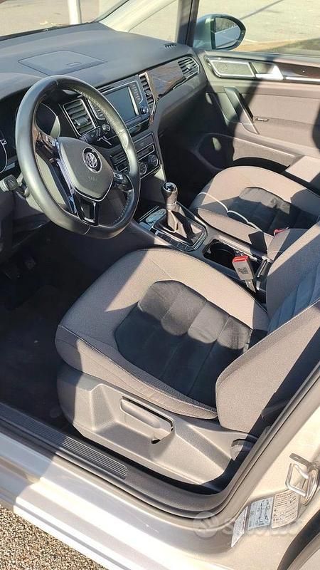 Usata VW Golf Sportsvan Executive 110 CV (80 kW) 2016 Grigio Monovolume