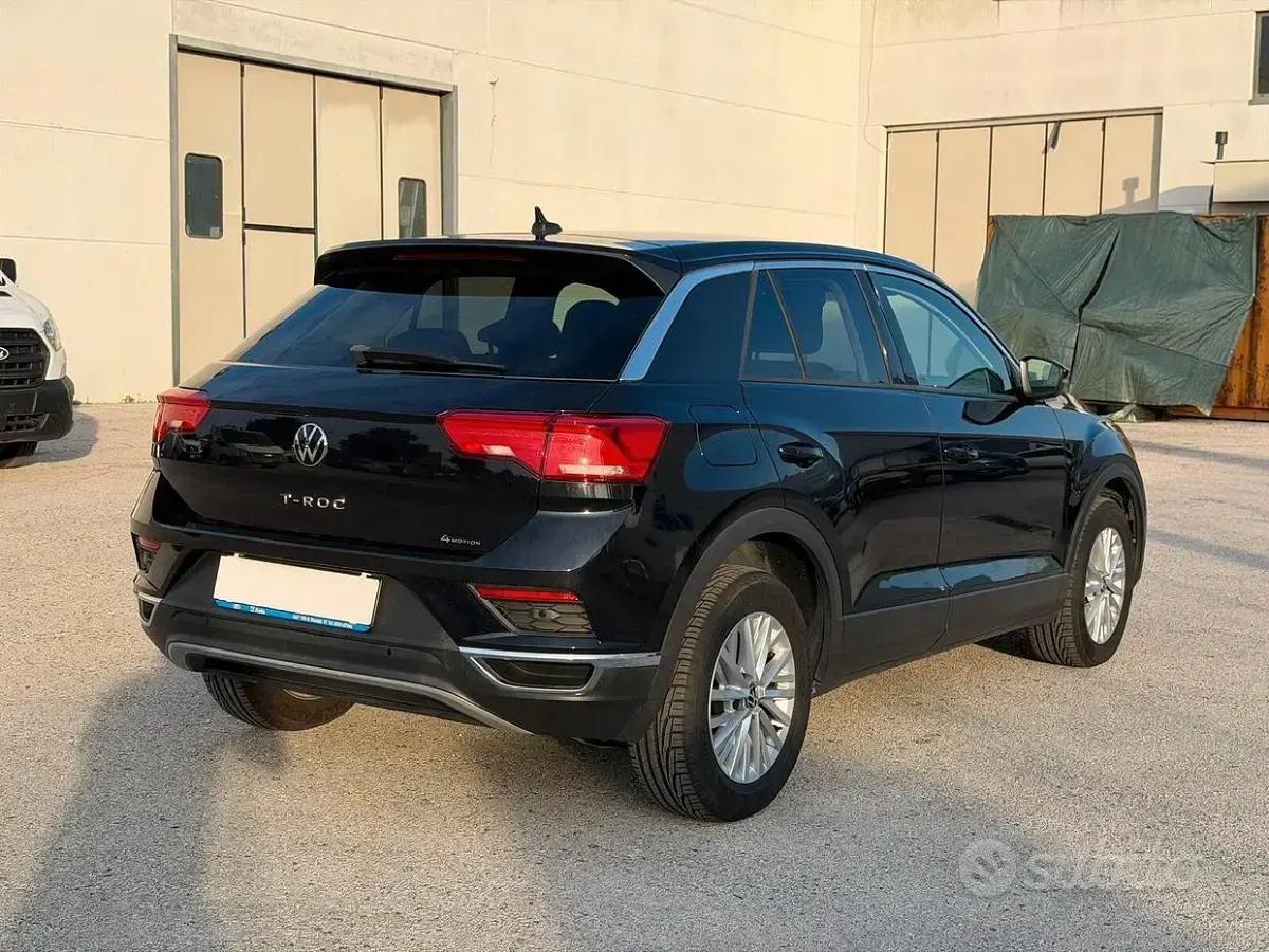 Usata VW T-Roc 150 CV (110 kW) 2021 Nero SUV