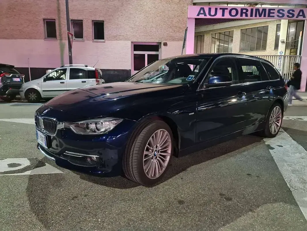 Usata BMW 320 Luxury Line 184 CV (135 kW) 2014 Blu Station wagon